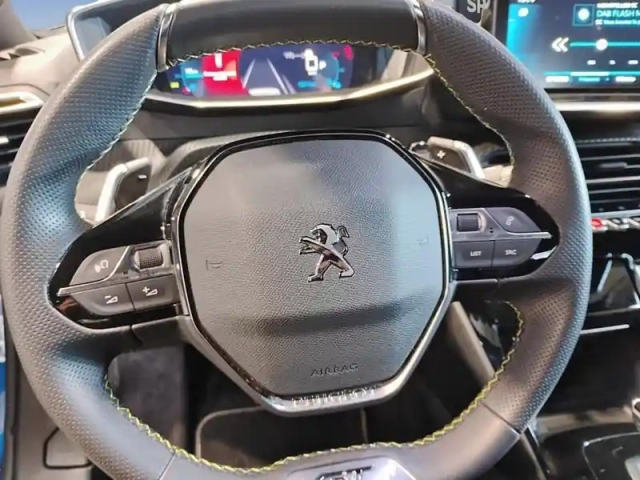 Peugeot 2008 puretech 155 s&amp;s eat8 gt pack — photo 12