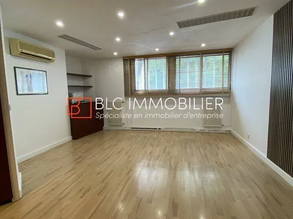 Bureau 105 m²