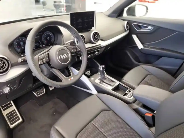 Audi Q2 35 tfsi 150 s tronic 7 — photo 3