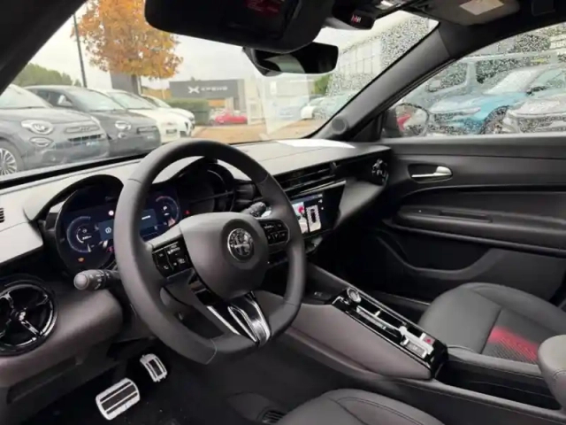 Alfa Romeo Junior 1.2 ibrida 145ch premium e-dct6 q4 — photo 6