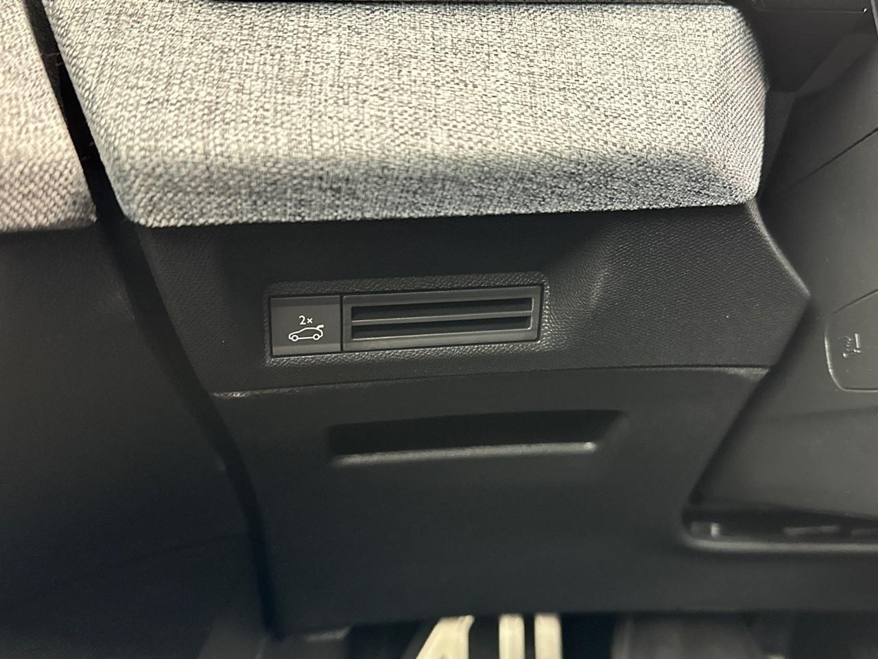 Peugeot 3008 hybrid 145 e-dcs6 gt — photo 18
