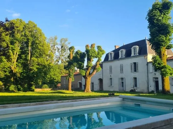 Logis charentais au cadre enchanteur