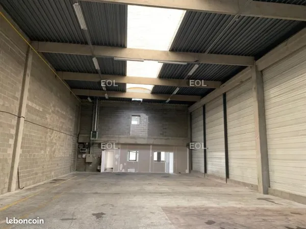 Local d'activité 503 m²