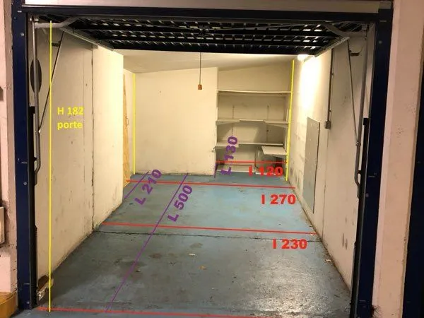Loue box 13,5m2 avec lumière indépendante