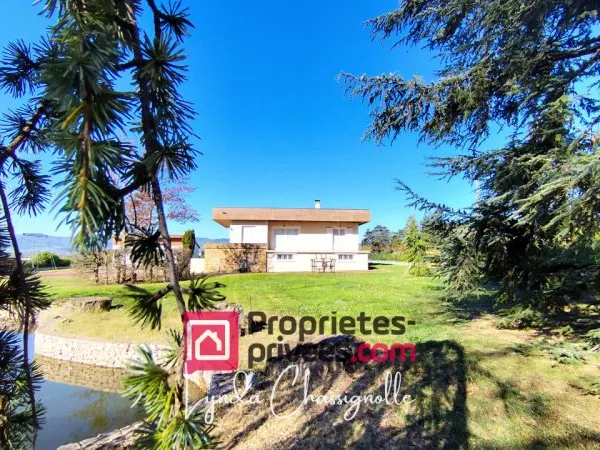 Maison à Riorges - Parcelle de 4 500 m² - Grand Garage + dépendance