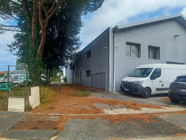 Local d'activité 458 m²