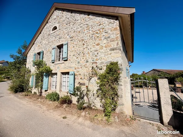 Superbe maison familiale en pierres de caractère 218 m2 + Jardin 901m2