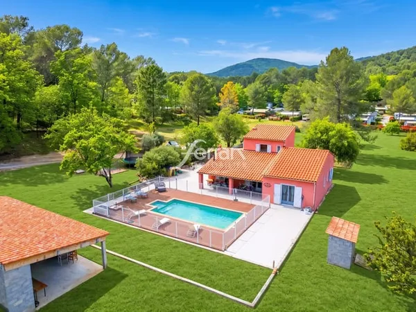Belle maison située dans une zone l'hébergement touristique co