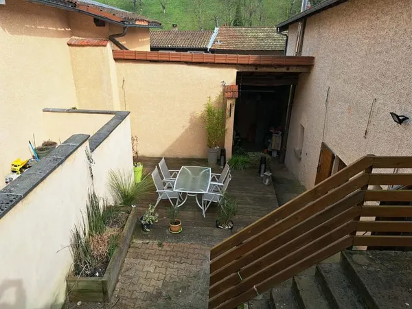 A VENDRE AU COEUR DU BOURG DE COURZIEU MAISON ANCIENNE RENOV