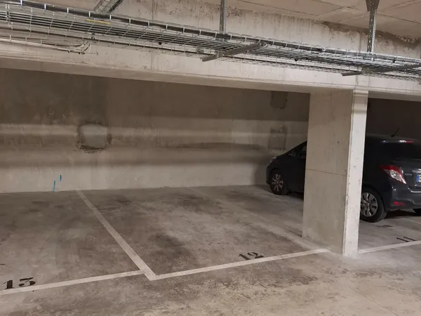 Loue parking - 11m²