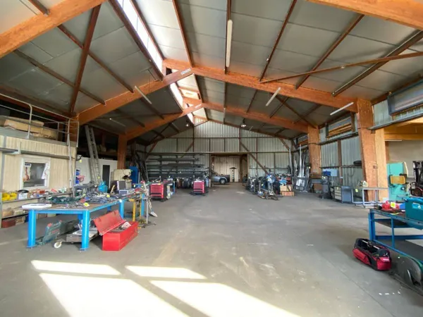 Local d'activité 840 m²