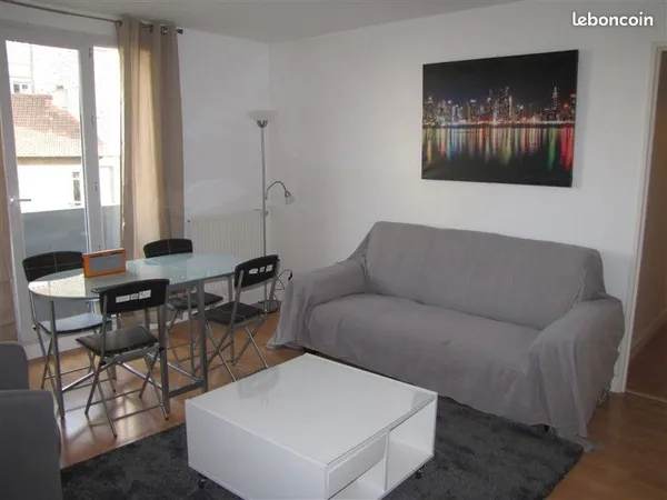 COURBEVOIE GARE belle chambre meublée dans colocation 3 personnes
