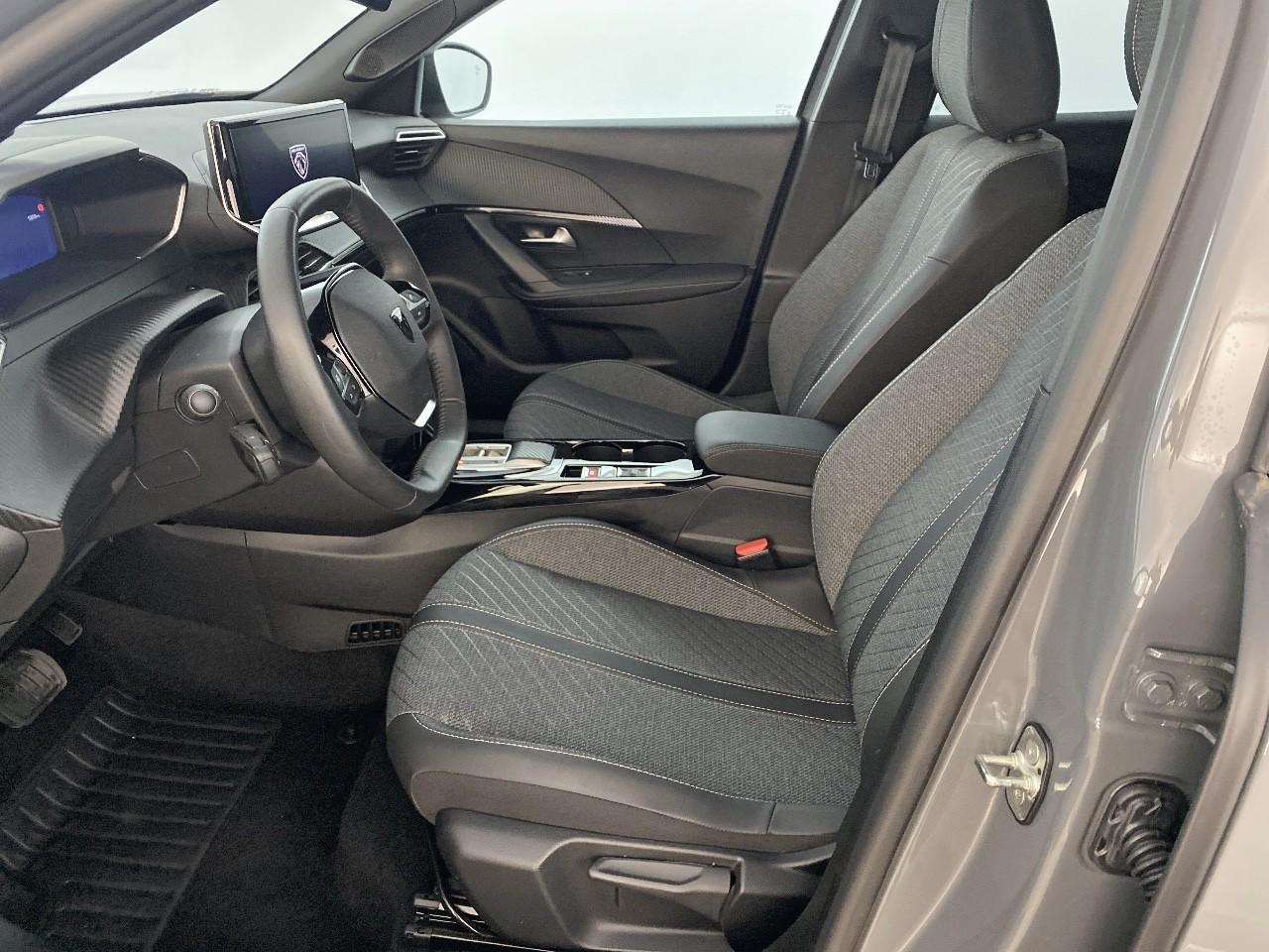 Peugeot 2008 hybrid 145 ch e-dcs6 allure — photo 9