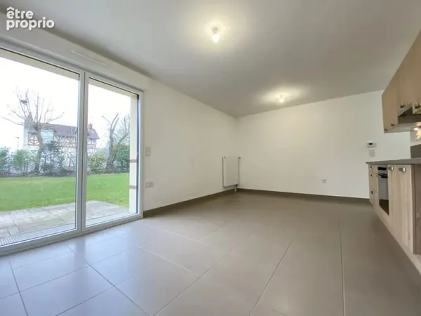 Amiens Saint-Fuscien T2 en rez-de-jardin avec terrasse et parking