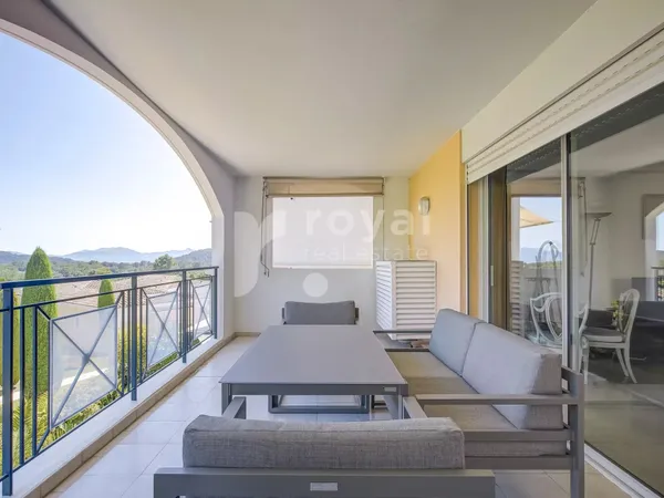 Appartement avec terrasse dans un domaine fermé