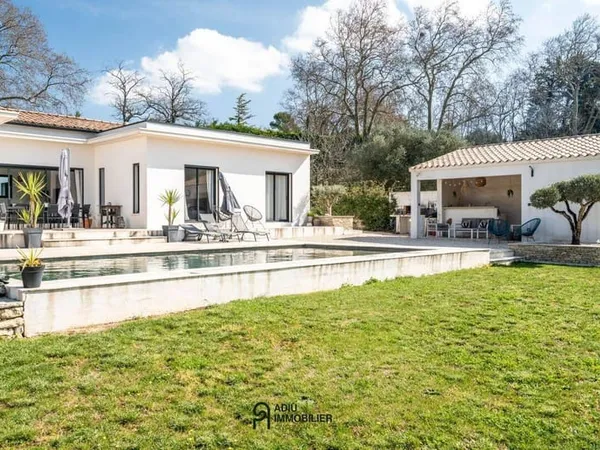 Maison de plain-pied 5 pièces 220 m²
