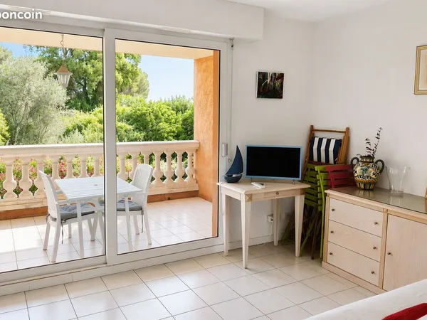 Rare à Saint-Clair : T2 lumineux avec grande terrasse, piscine et parking