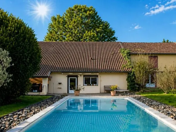 Maison 8 pièces 251 m²