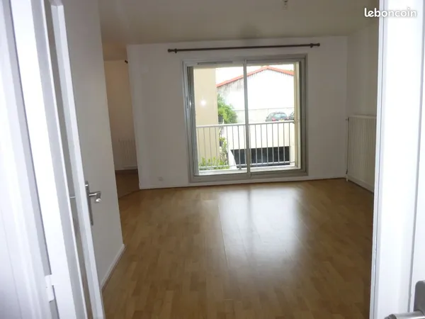 Studio étudiant avec place de parking couvert