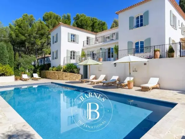Villa 10 pièces 315 m²