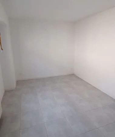 Maison rénovée avec 3 chambres et cour
