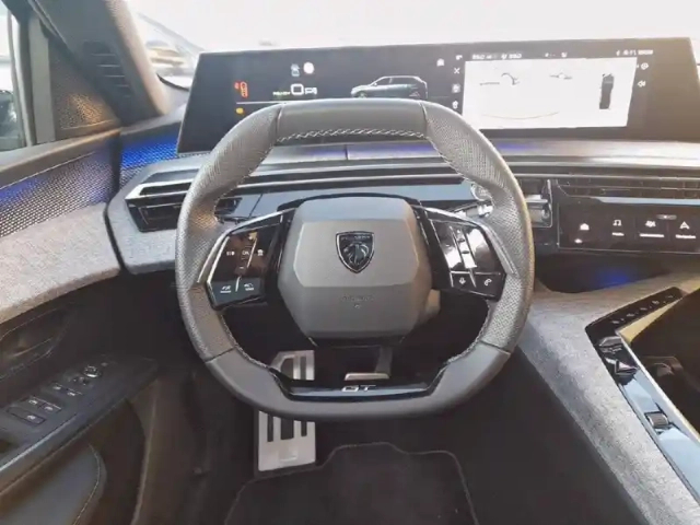 Peugeot 5008 electrique 73 kwh 210 ch — photo 32