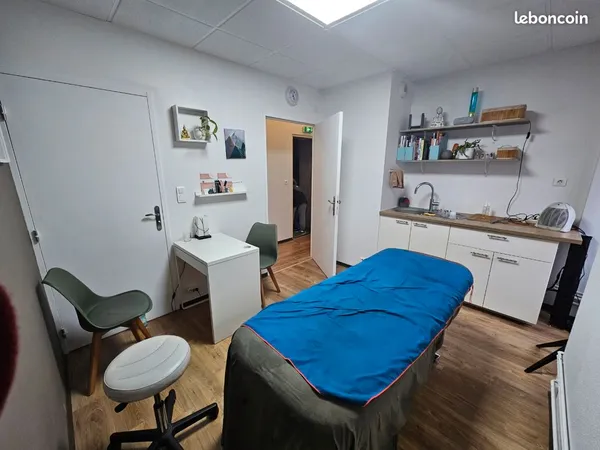 Bureau dans local professionnel