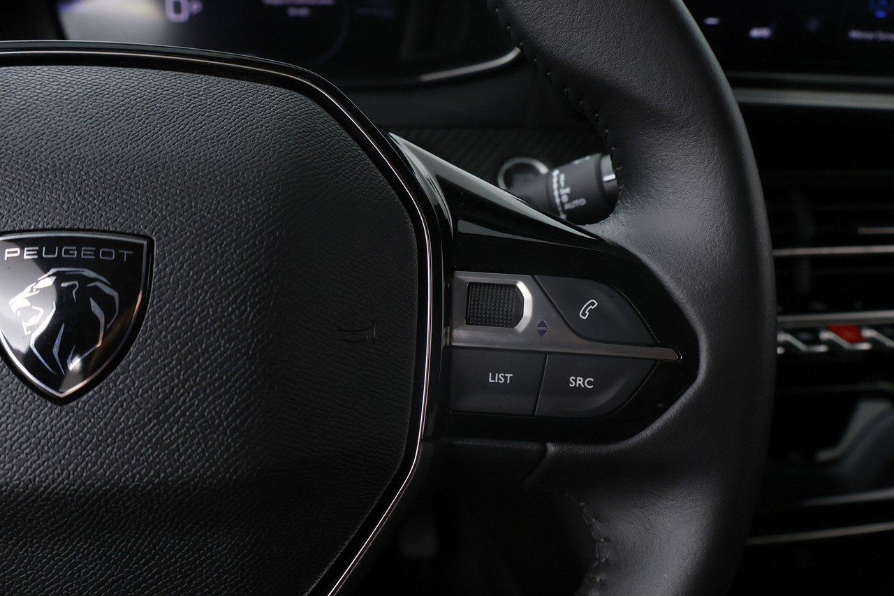 Peugeot 208 — photo 18