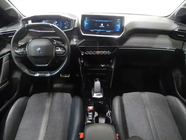 Peugeot 208 e- 136ch gt — photo 6