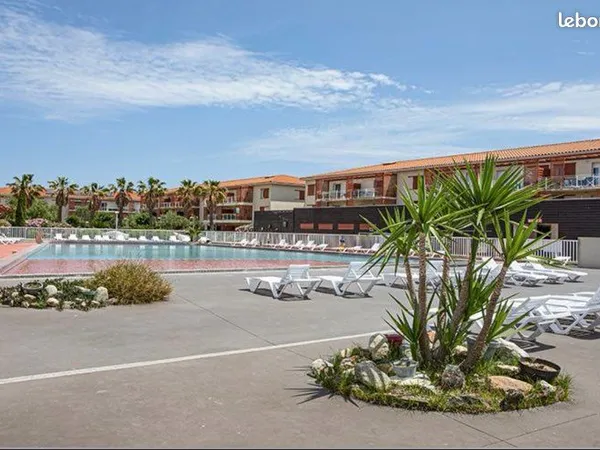 🏡 T3 meublé TTC - Location courte durée 📅 | 🏊 Piscine • 💪 Salle de sport • 🧖 Sauna • 🚗 Parking • 📶 W