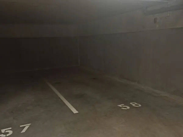 Place de parking sécurisée en sous-sol