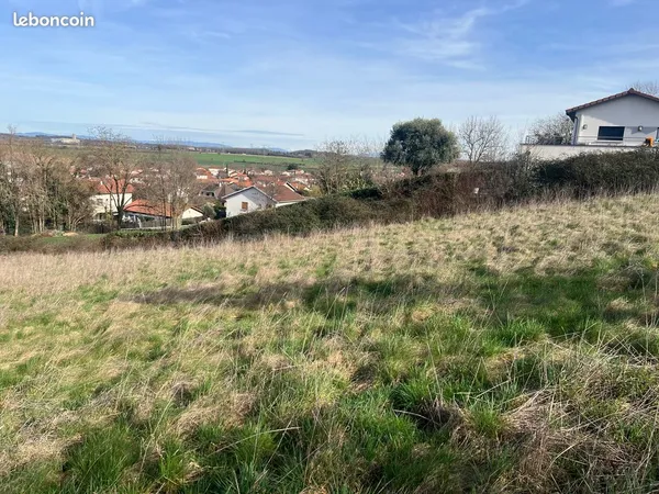 Terrain viabilisé st pierre de chandieu 720 m²