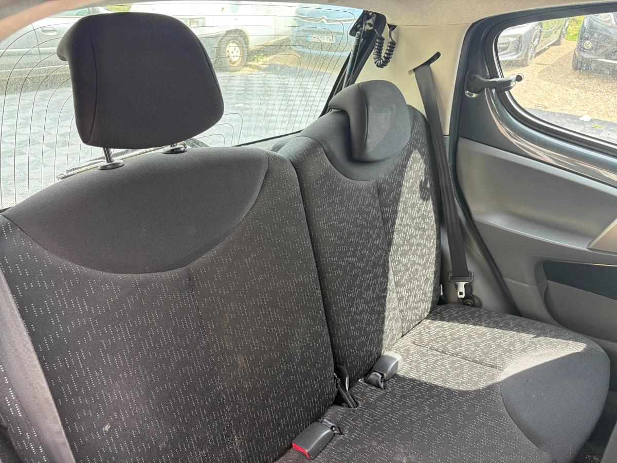 Peugeot 107 1.4 HDI 55 TRENDY occasion - Diesel - 2009 - 21 850 km - 4 490 € - Orgeval (Yvelines) 992786245192 — photo 12