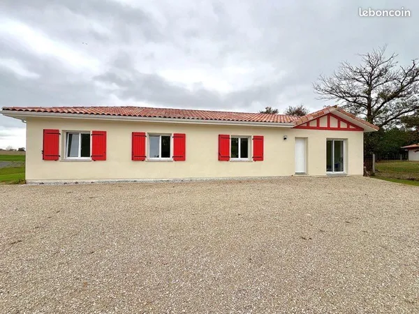 Maison récente de plain-pied 130 m² - Terrain 1 641 m² - DPE A - Horsarrieu