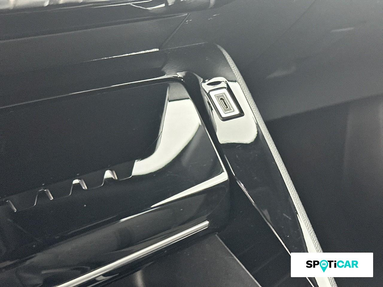 Peugeot 2008 1.2 puretech 100ch s&s allure — photo 19