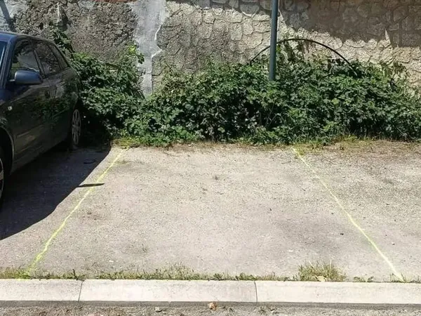 Parking 12 m²