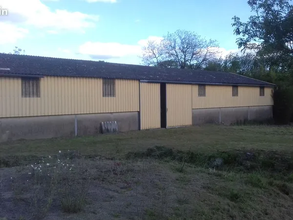 Bâtiment commercial sur Nationale Axe routier