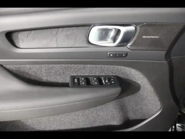 Volvo C40 recharge extended range 252ch ultimate — photo 9