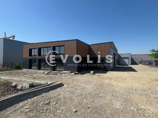 Local d'activité 1101 m²