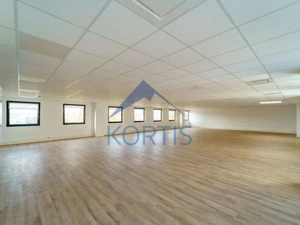 Bureau 725 m²