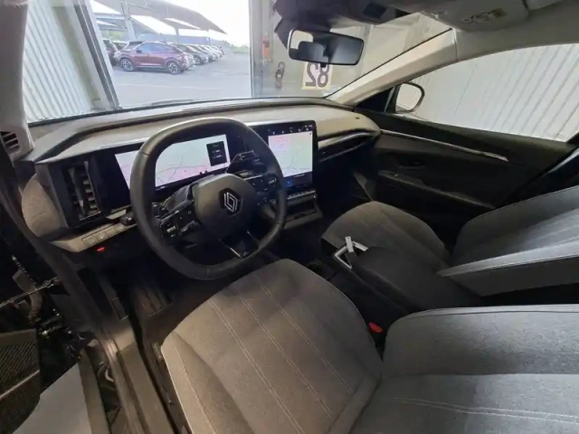 Renault Megane e-tech ev60 130ch super charge — photo 10