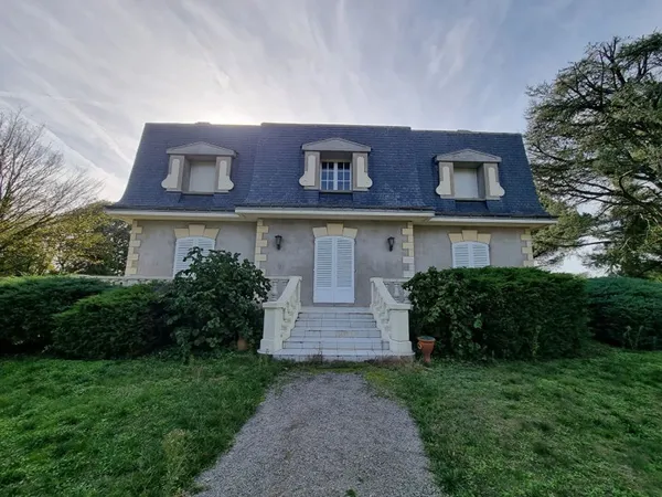 Maison bourgeoise de caractère à rénover - Proche Loire et Nantes