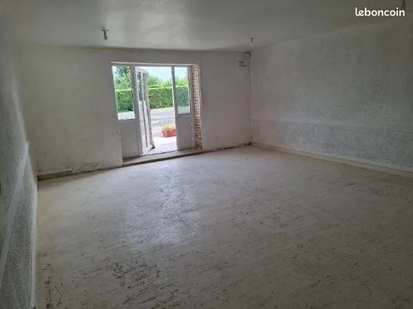 LOCAL COMMERCIAL 80m² + TERRASSE 35m² - SULIGNAT 01400 La Mitaine - D2 - Parking 6 pl - 750