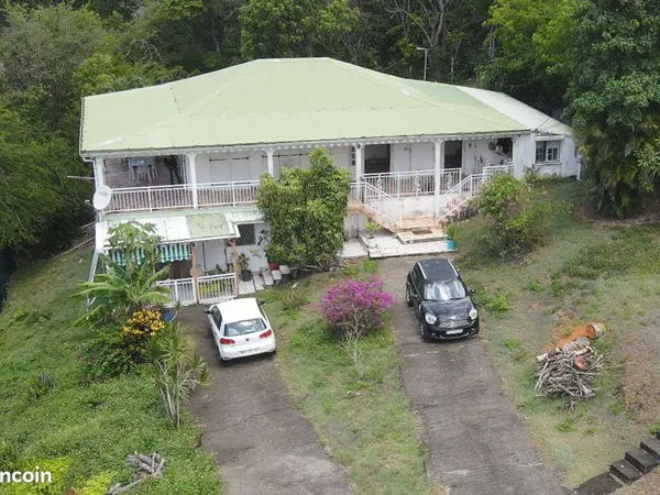 Villa a renover avec locataire au sous sol avec vue degagee a 5 mn de pointe a pitre
