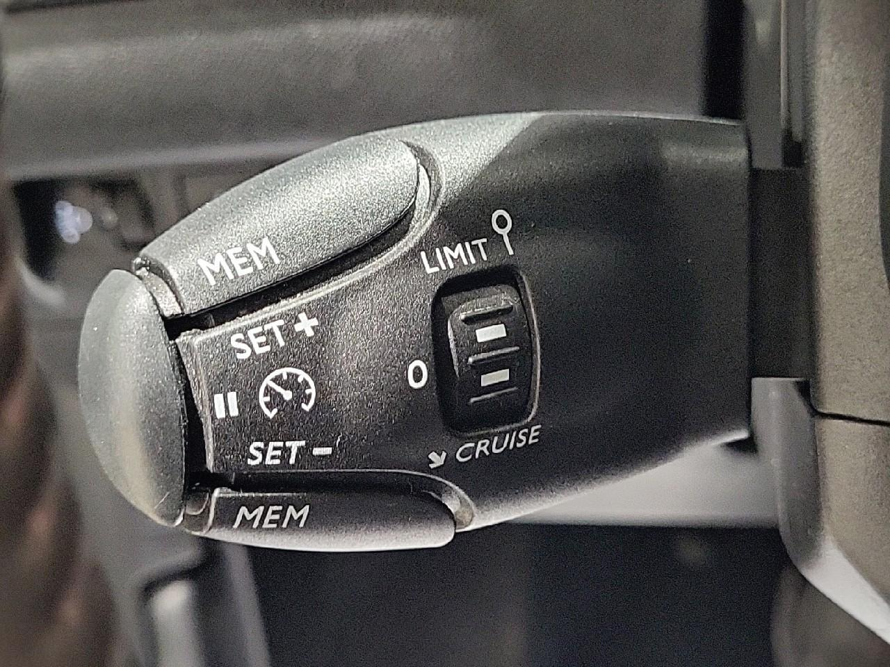 Peugeot 208 puretech 100 s&s eat8 active pack — photo 22