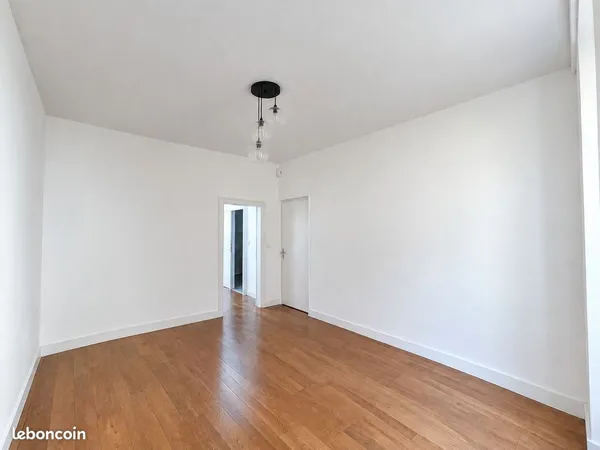 Appartement T2, 42 m² rénové à neuf avec terrasse - Centre-ville du Mans