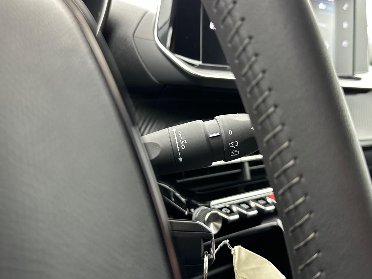Peugeot 208 puretech 100 s&s bvm6 style — photo 20