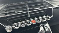 Peugeot 2008 1.2 PureTech 130ch S&S Allure Business — photo 15