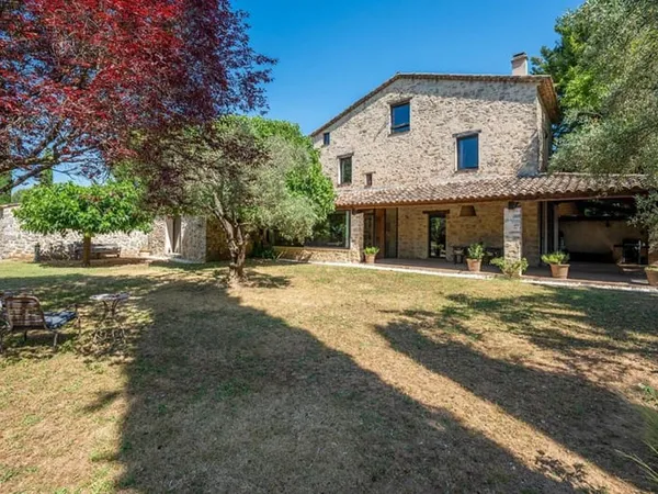 Propriété provençale rénovée avec dépendances 300 m² habitables sur 1,7 hectare