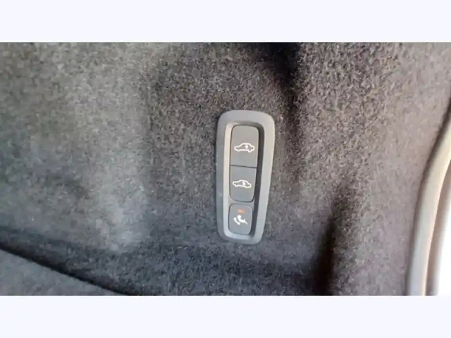 Volvo Xc60 r design recharge plug-in hybr — photo 22